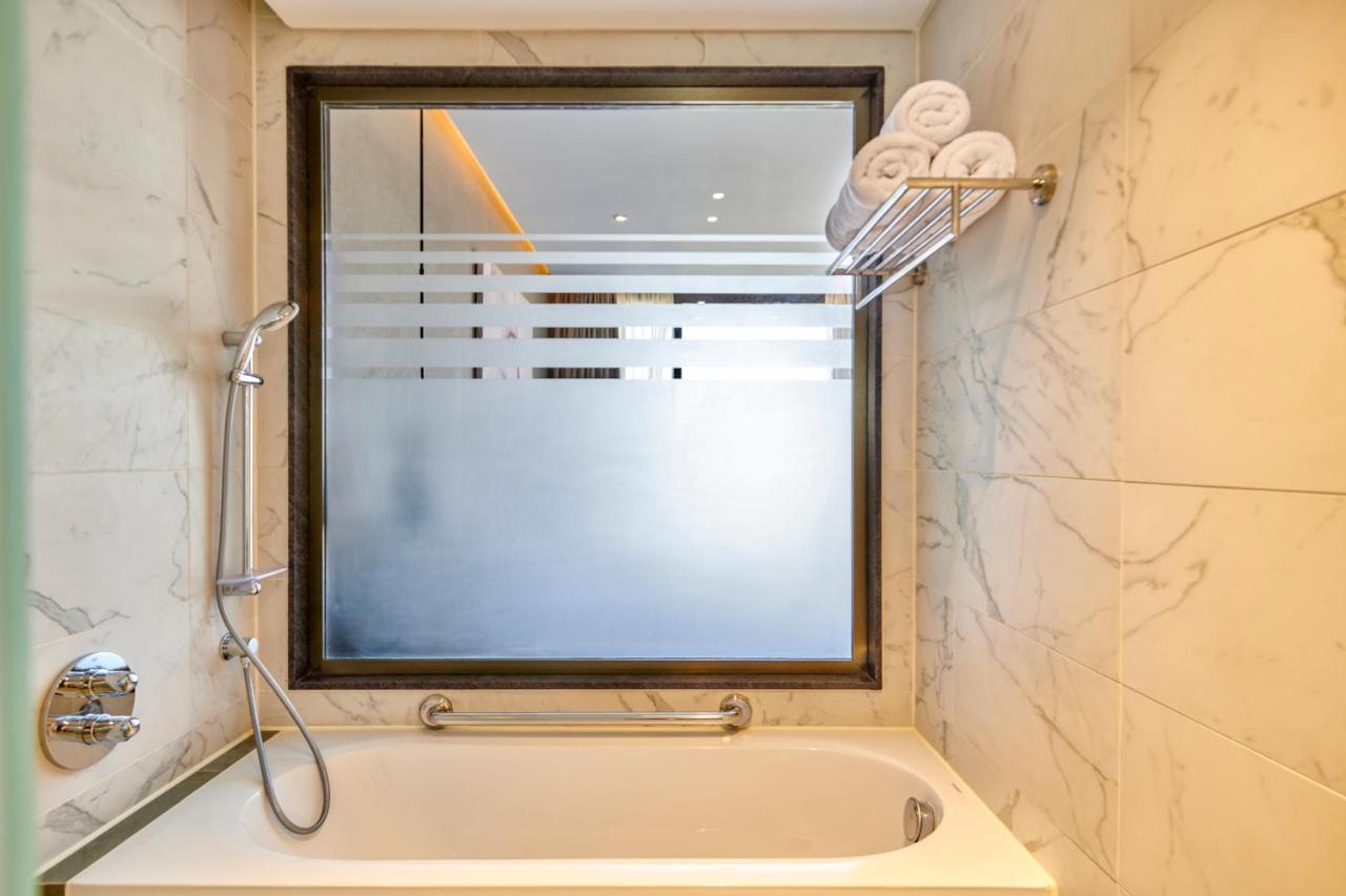 Crowne Plaza - West Cairo Arkan By Ihg 6th of October City Exterior photo A shower over a bathtub
