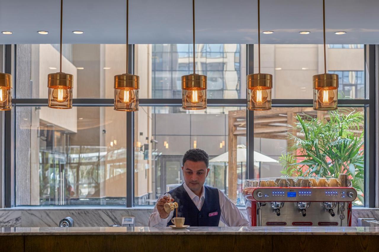 Crowne Plaza - West Cairo Arkan By Ihg 6th of October City Exterior photo Barista at work